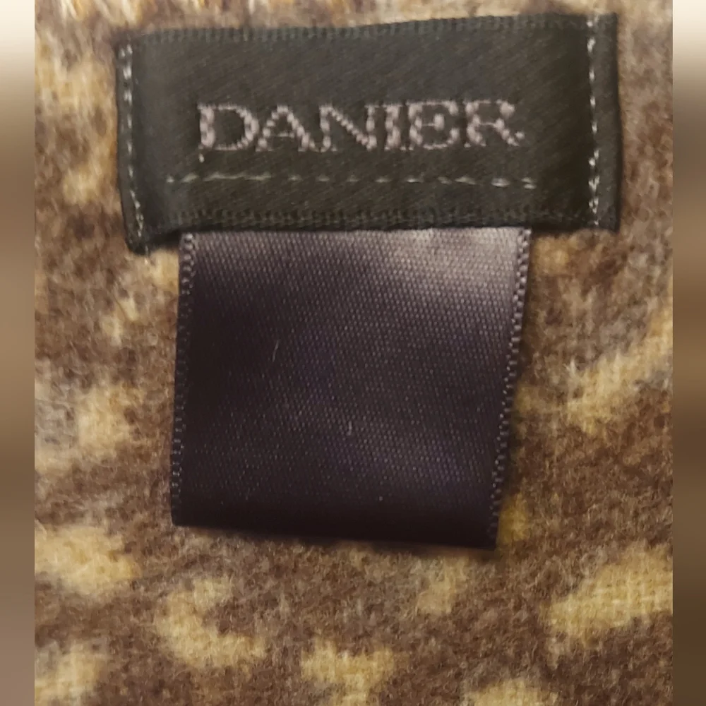 Danier Leopard Print Scarf Fringe Wrap Brown Tan Classic Winter Shawl - Picture 5 of 10